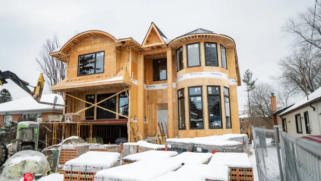 Custom Home Builder vs General Contractor: What's the Difference?